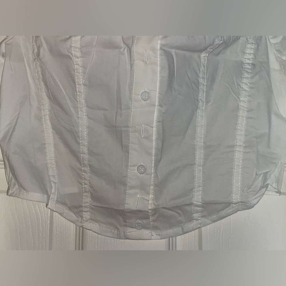 White Blouse Cut-Out crop - NWT - Fashion Nova - Picture 3 of 8